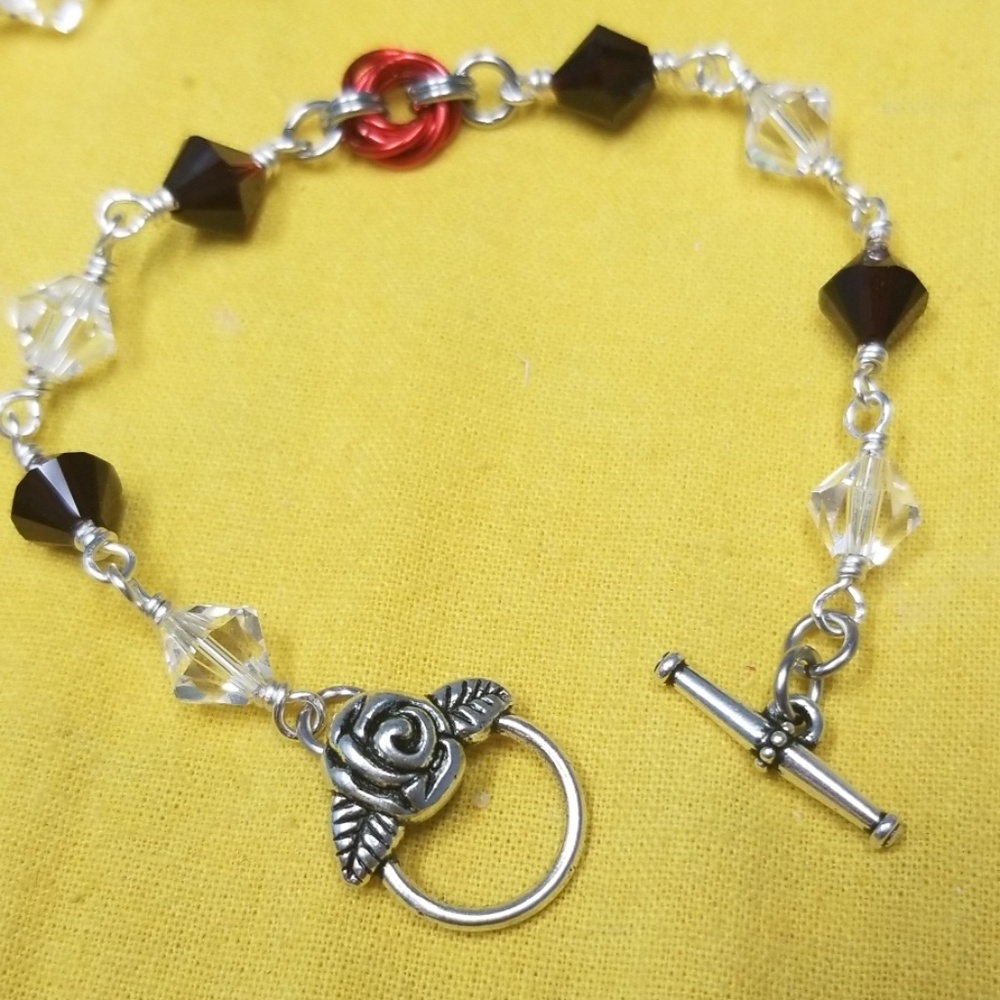 Crystal Red Rosette Bracelet! - Picture 4 of 4